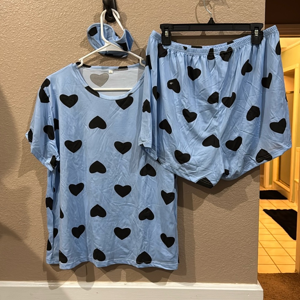 Brand new bundle women’s size 1x shirt and shorts pajamas